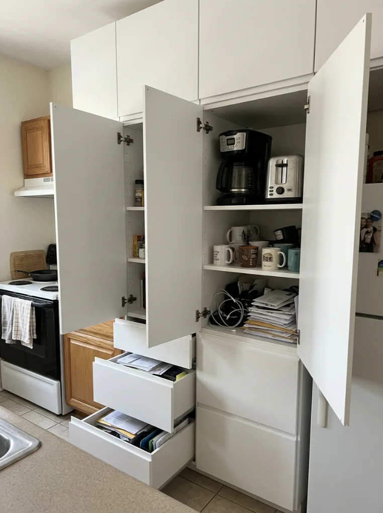 Clear surface with Small Space Organization