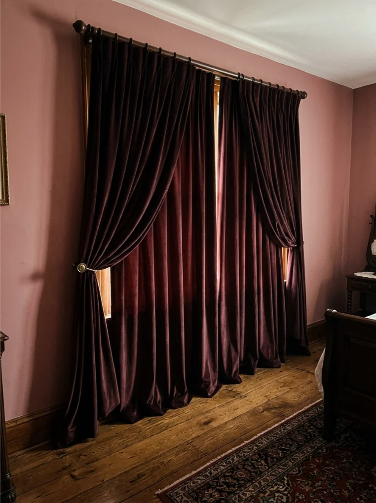  Heavy Curtains and Drapery with Fantasy Medieval Bedroom Ideas